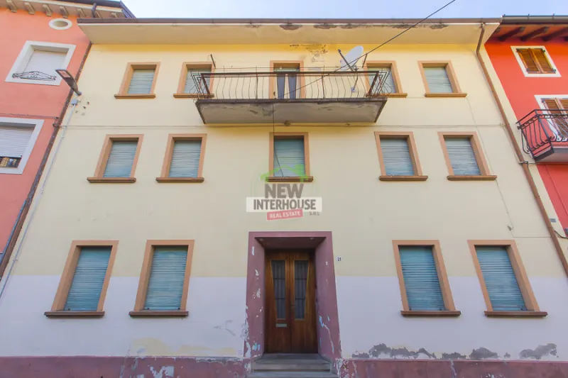 Casa in linea con garage a Paularo