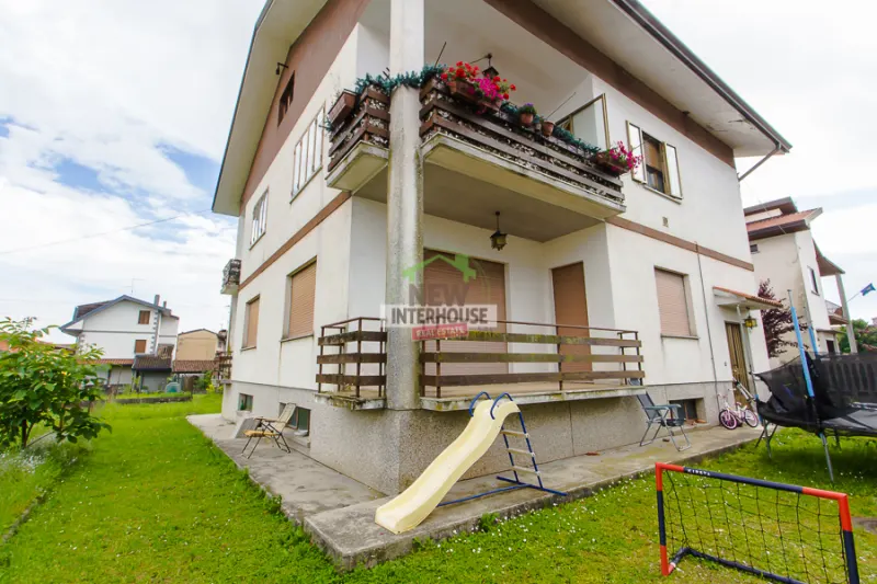 Appartamento in bifamiliare a Maniago