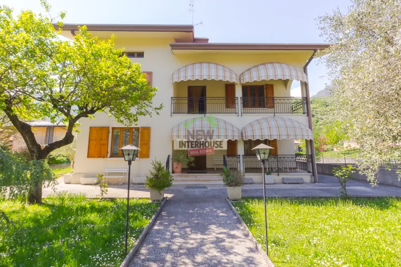 Villa indipendente con giardino a Montereale Valcellina
