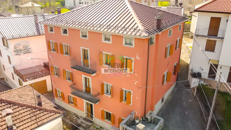 Casa indipendente su quattro livelli a Tavella, Paularo a Paularo