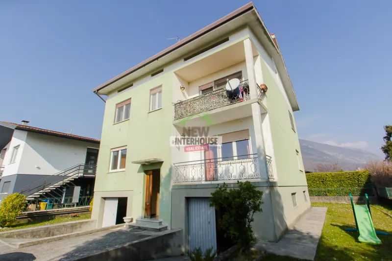 Bifamiliare con garage e giardino privato a Maniago