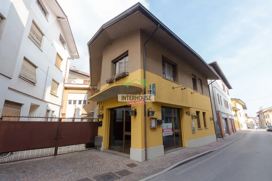 Locale vicino al centro · foto 1