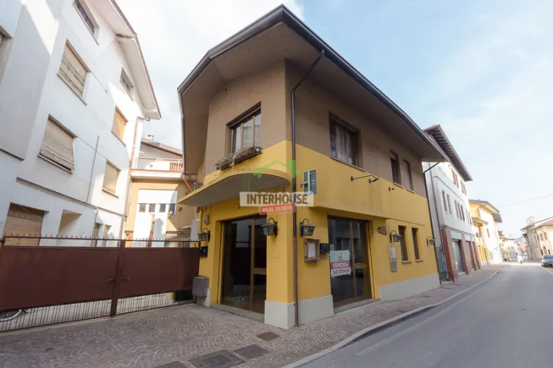 Locale vicino al centro a Maniago