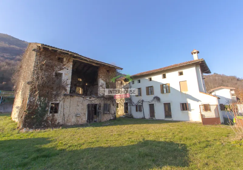Casa indipendente da ristrutturare, con giardino privato a Montereale Valcellina