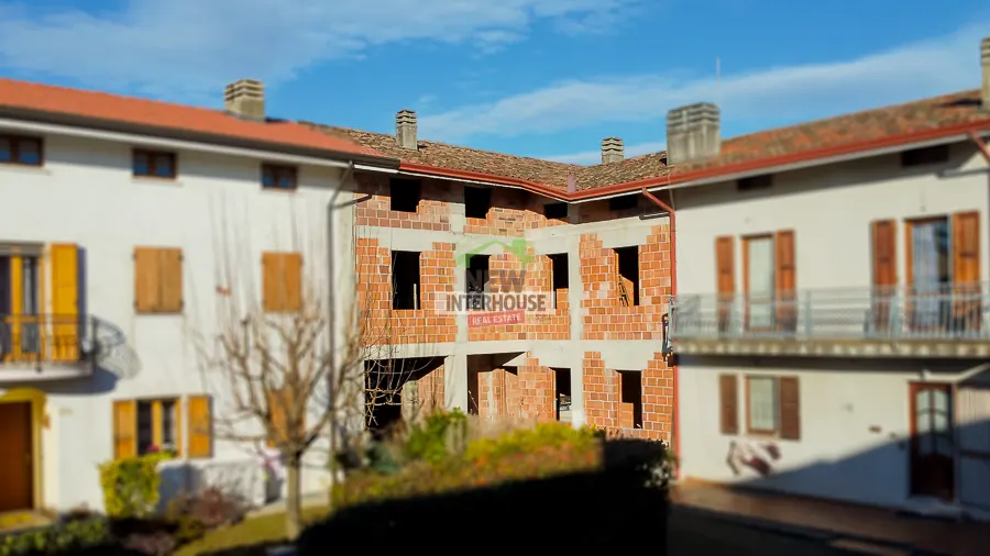 Casa in linea al grezzo · foto 1