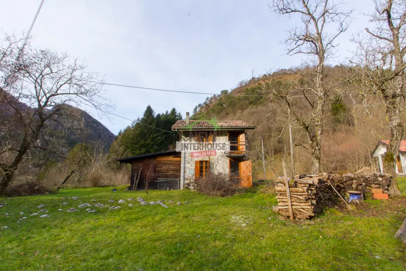 Rustico indipendente in località riservata a Tramonti Di Sotto