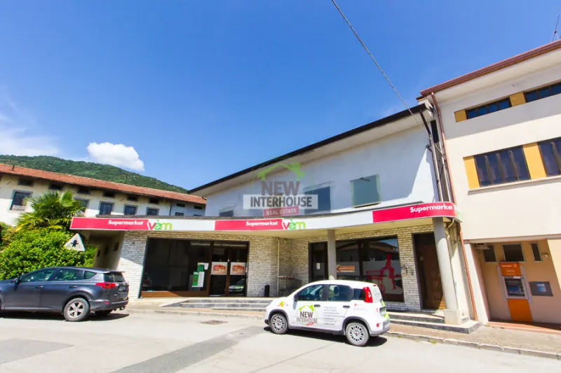 Locale commerciale e appartamento al grezzo a Travesio
