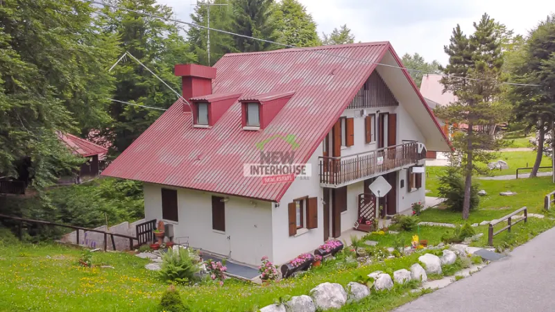 Ampio duplex con garage in zona riservata a Maniago