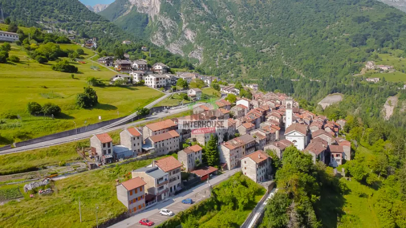 Rustico di testa su tre livelli a Erto E Casso