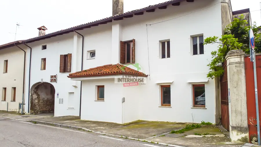 Casa di paese su due livelli · foto 1