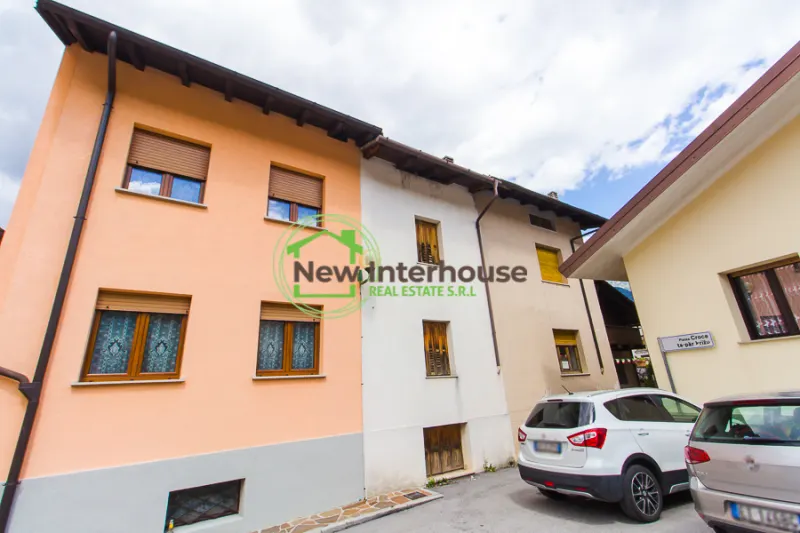 Casa in linea su tre livelli a Maniago