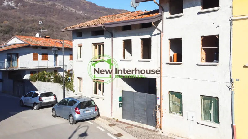 Casetta in linea con grezzo a Montereale Valcellina