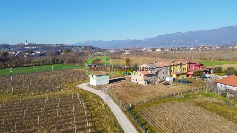 Rustico con ampio giardino a Cordignano