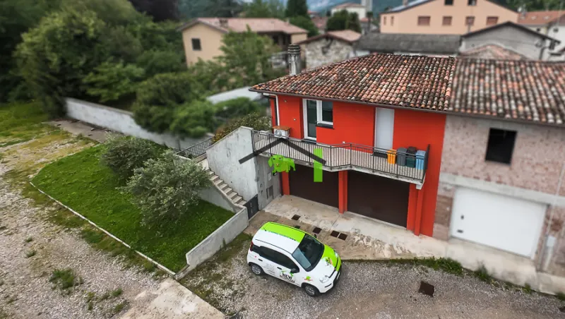 Bicamere ristrutturato con garage e scoperto a Meduno