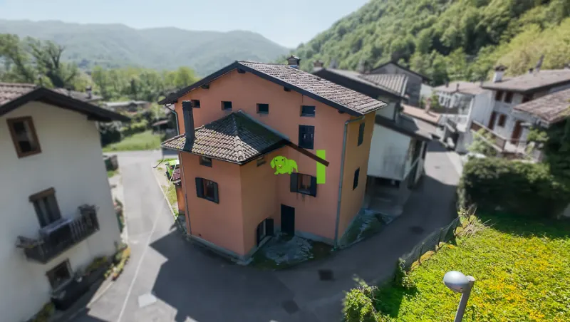 Casa in linea con giardino e garage a Maniago