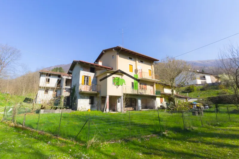 Casa indipendente, ampie metrature, con giardino privato a Meduno