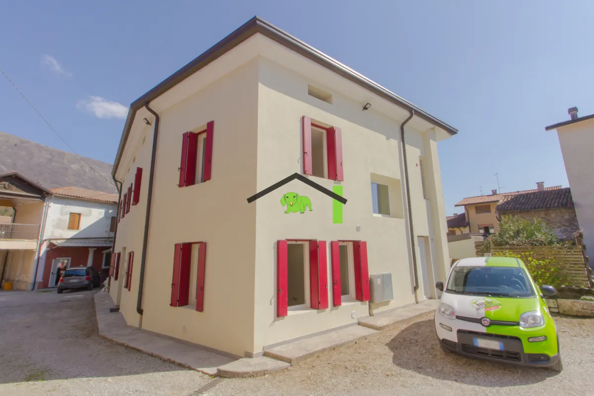 Casa affiancata ristrutturata, PRIMO INGRESSO, con giardino privato · foto 1
