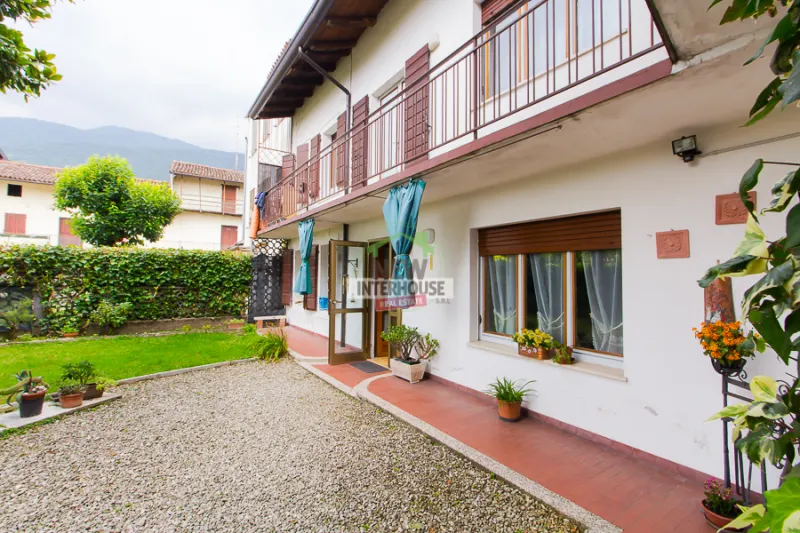 Casa in linea in corte comune con unità F/2 inclusa a Maniago a Maniago
