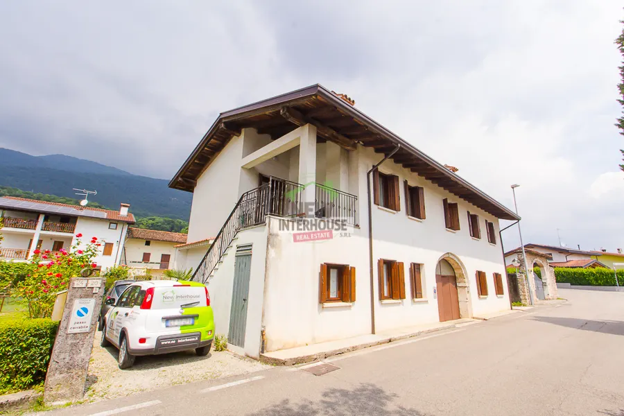 Casa di testa con caminetto e tre camere a Maniago, Via Siega · foto 1