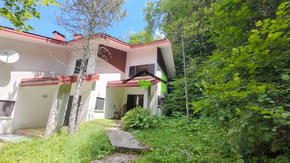 Villetta a schiera a Piancavallo su tre piani, in posizione riservata · foto 1