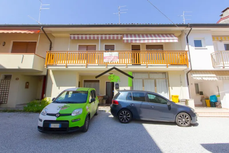 Casa in linea su due livelli a Fanna a Fanna