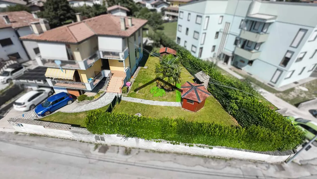 Appartamento in bifamiliare con giardino e garage a Maniago · foto 1