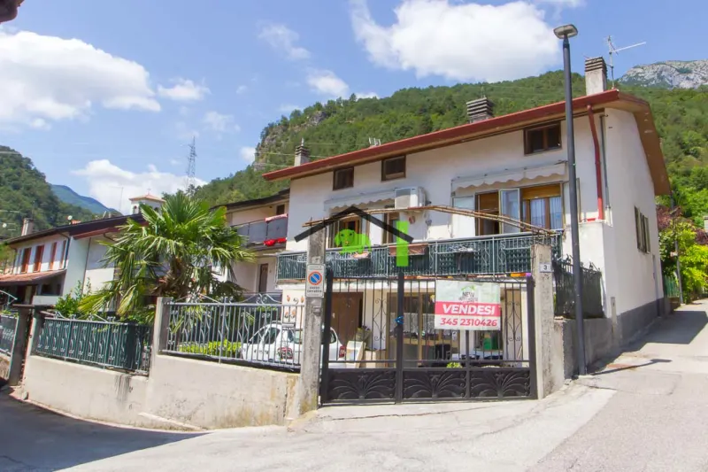 Villetta a schiera con mansarda e cortile a Trasaghis a Trasaghis