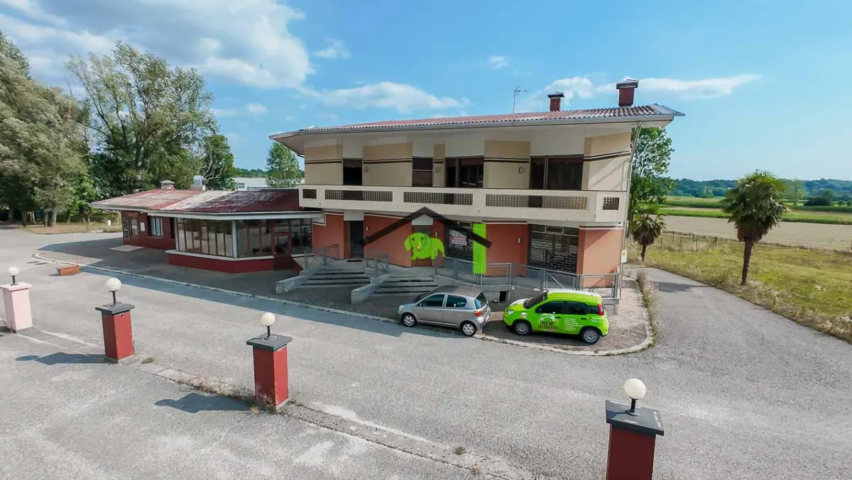 Complesso con bar, uffici, appartamento e terreno di 25.000 mq ad Artegna · foto 1