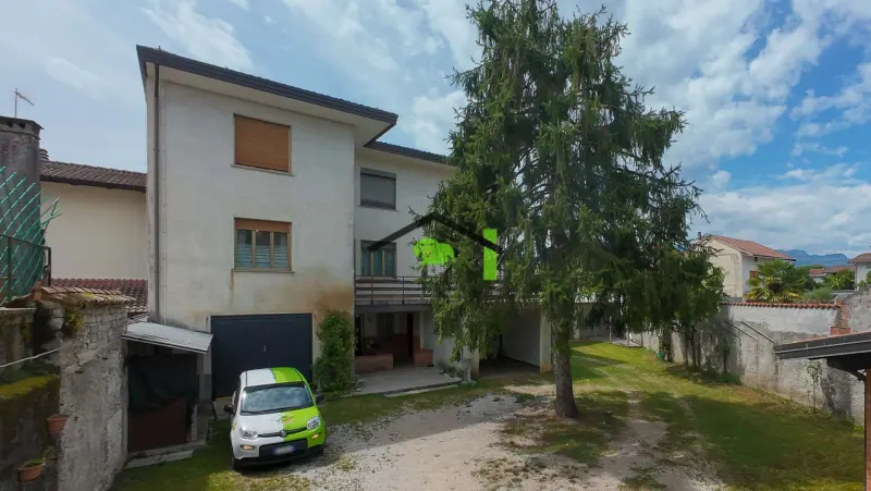 Appartamento al primo piano in bifamiliare, con garage e taverna ad Arba a Arba