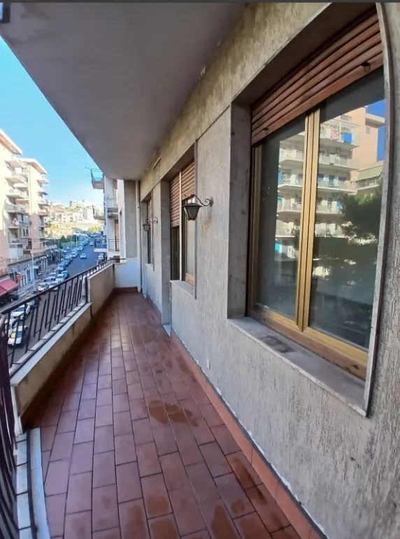 Catania via Fimia ampio appartamento 5 vani con garage · foto 11
