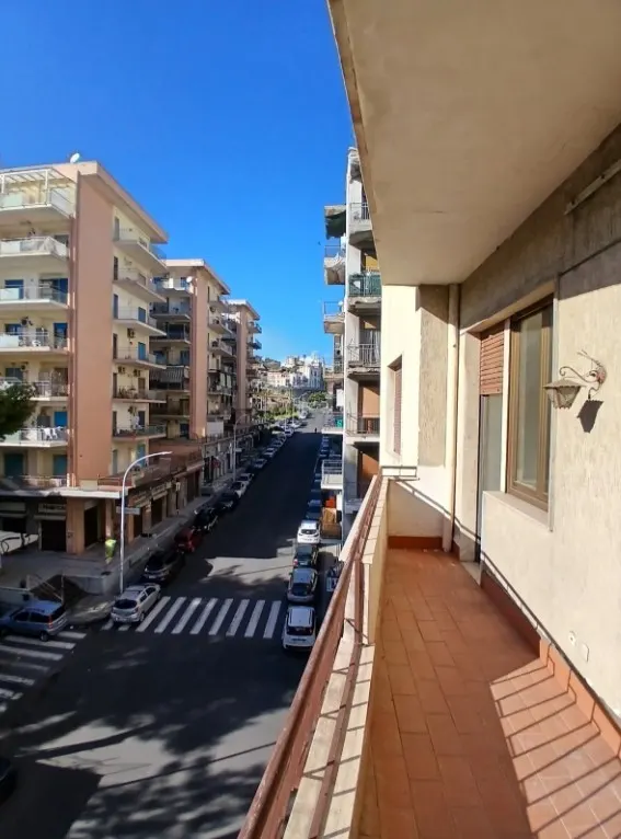 Catania via Fimia ampio appartamento 5 vani con garage · foto 13