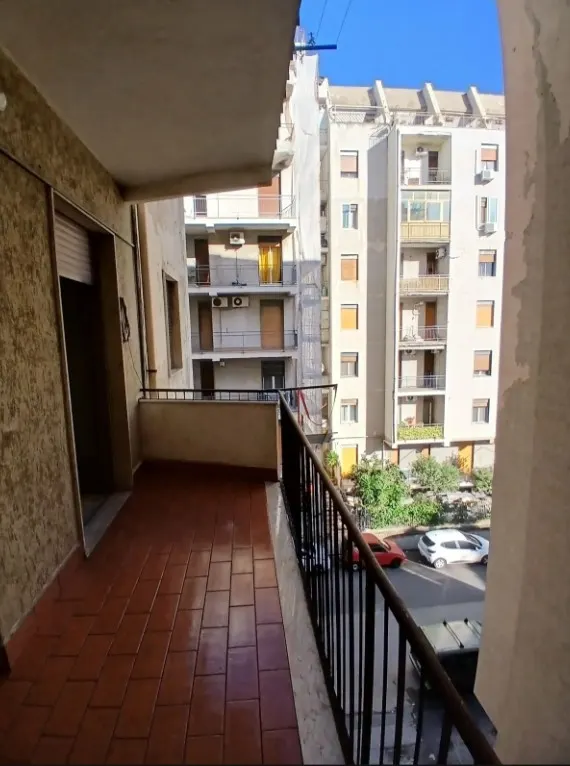 Catania via Fimia ampio appartamento 5 vani con garage · foto 23
