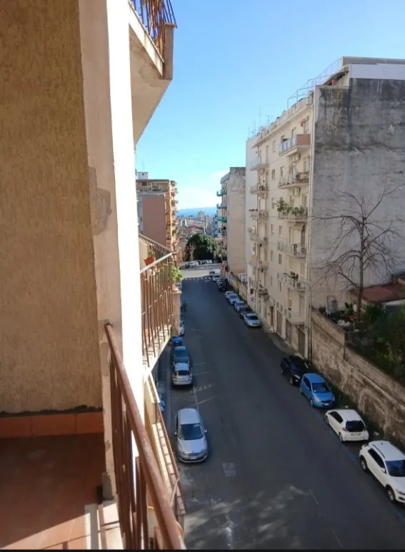 Catania via Fimia ampio appartamento 5 vani con garage · foto 27