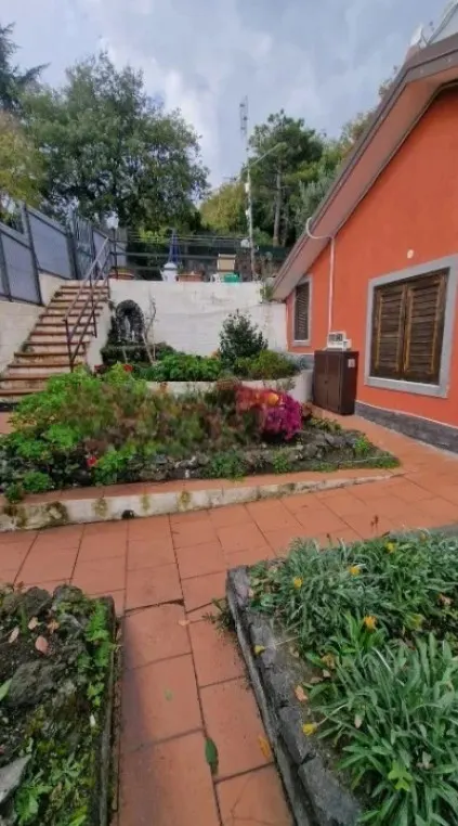 Villa singola con giardino · foto 3