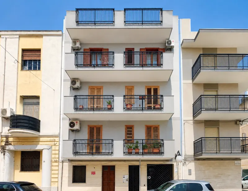 Elegante appartamento di 4 vani con ascensore e vista mare in zona Terravecchia · foto 2