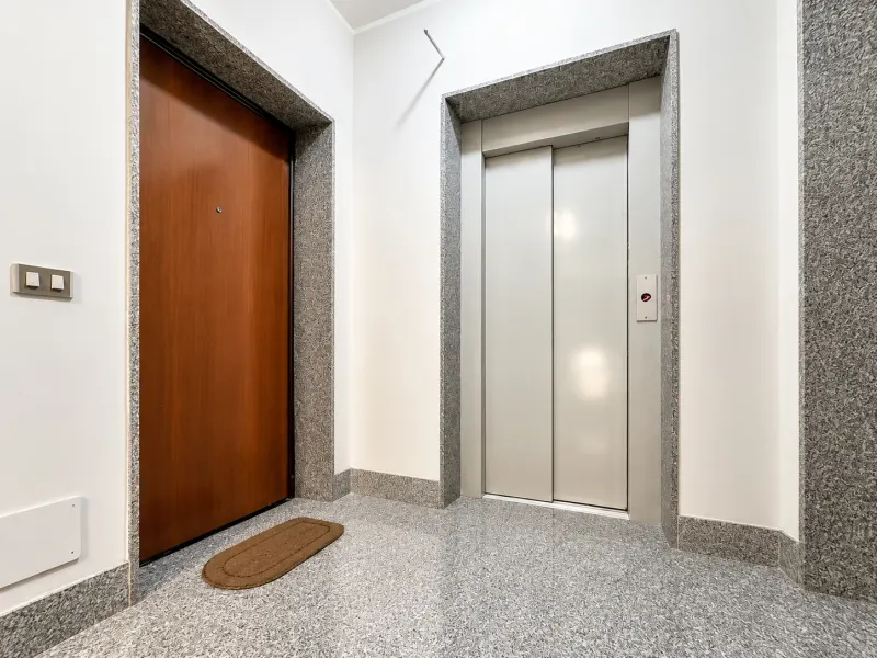Elegante appartamento di 4 vani con ascensore e vista mare in zona Terravecchia · foto 3