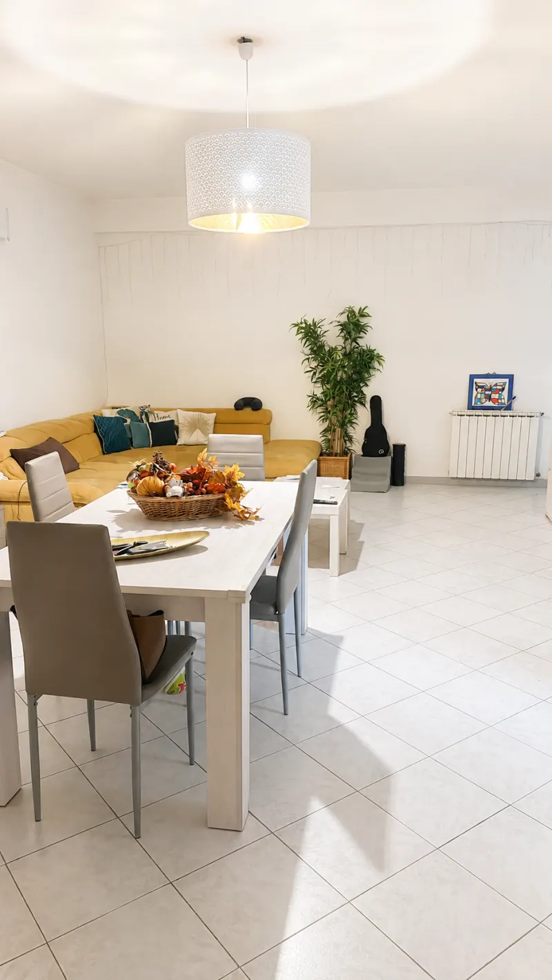 Elegante appartamento di 4 vani con ascensore e vista mare in zona Terravecchia · foto 4