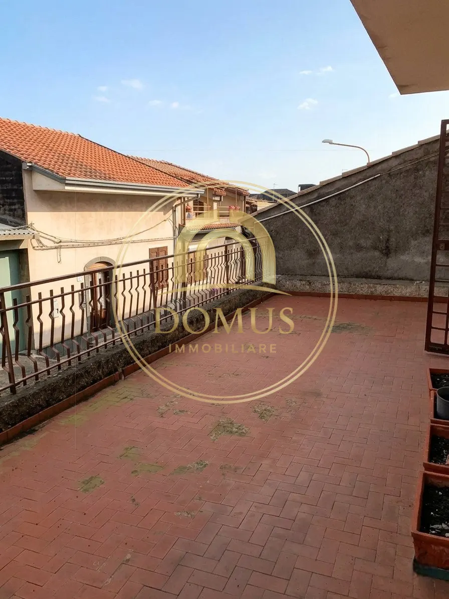 Zafferana Etnea, Ampio Appartamento con Terrazzo e Garage Doppio · foto 1