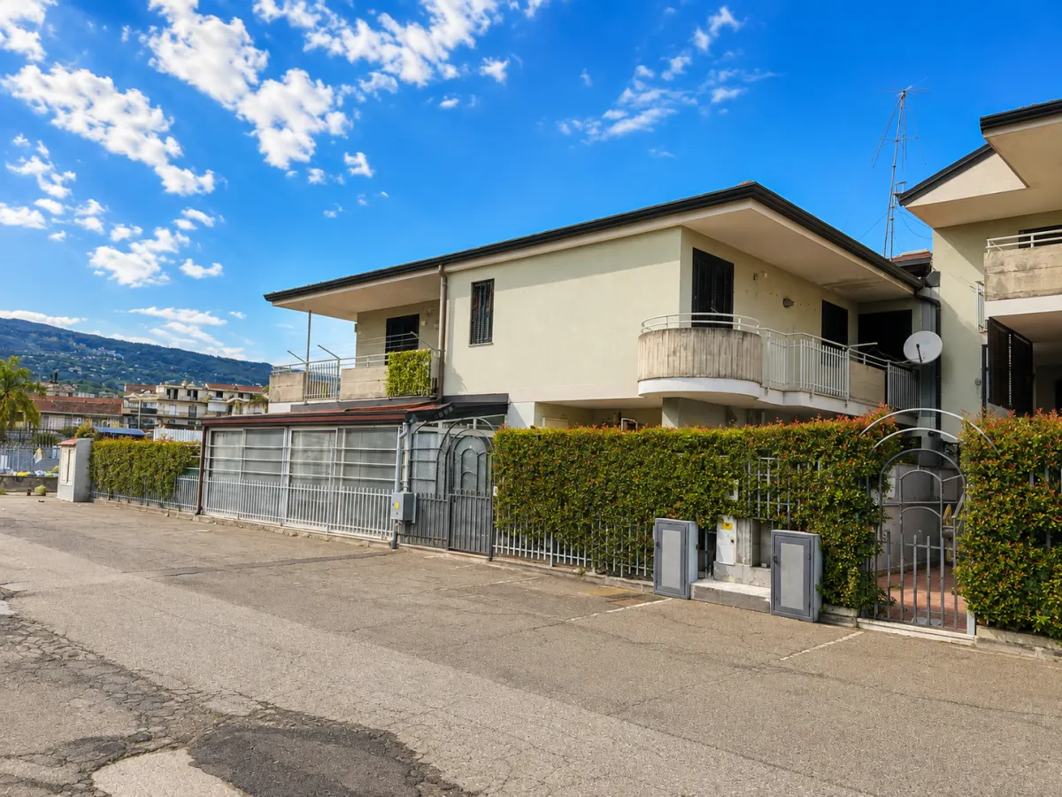 Mascali - Trilocale con vista Etna e box auto nel residence "Blue Garden" · foto 16