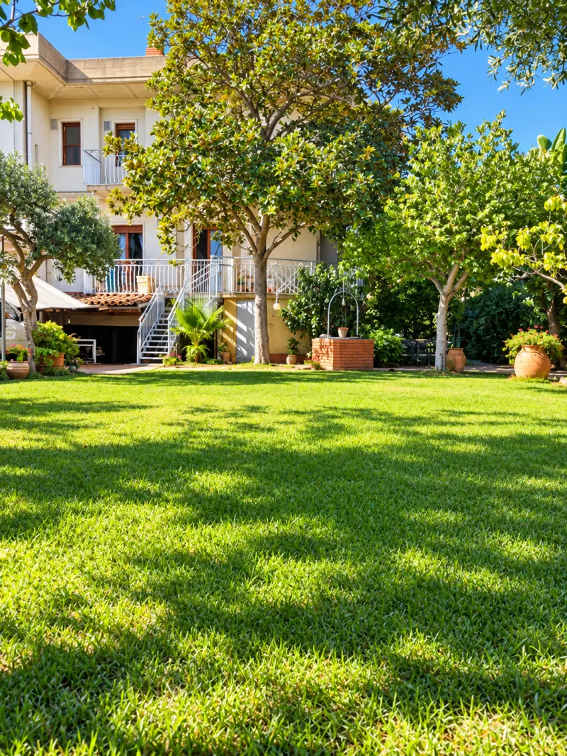 Villa con giardino - Catania via Santa Sofia a Catania