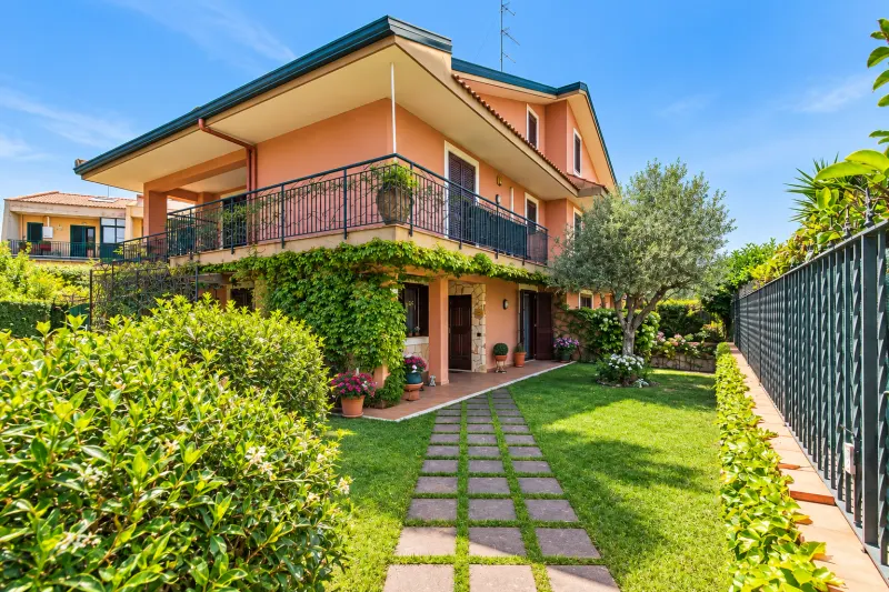 Prestigiosa porzione di villa a San Gregorio di Catania a San Gregorio Di Catania