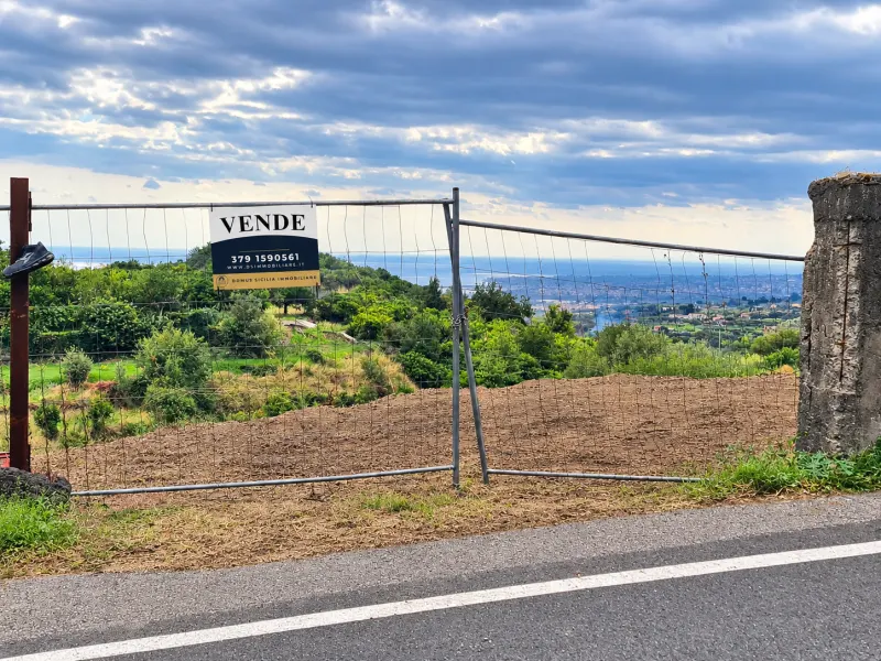 Terreno Panoramico di 7.100 mq con Rudere Catastato | Mascali – Zona Santa Venera · foto 3
