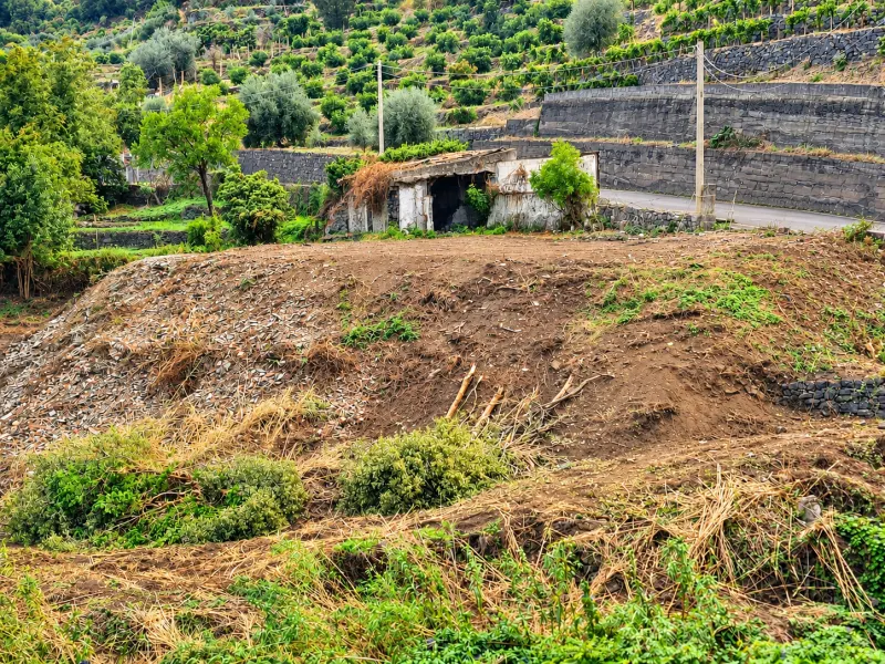 Terreno Panoramico di 7.100 mq con Rudere Catastato | Mascali – Zona Santa Venera · foto 4