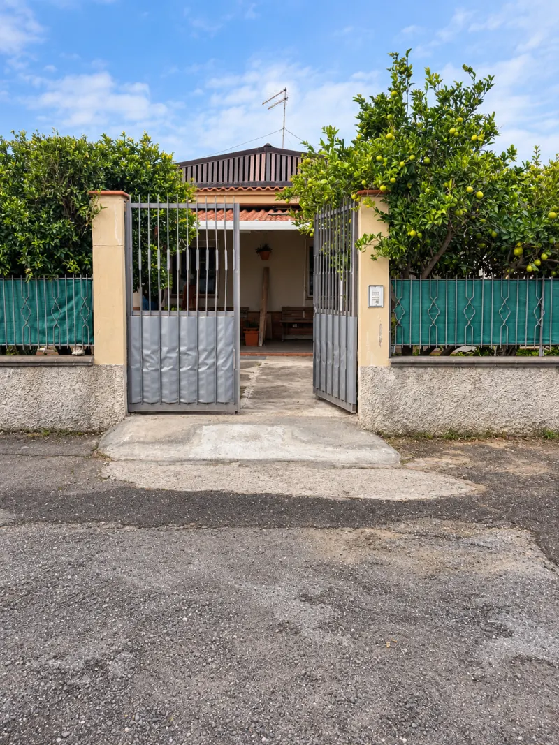 VILLA SINGOLA CON DUE APPARTAMENTI INDIPENDENTI E AMPIO GIARDINO – VACCARIZZO, CATANIA · foto 2