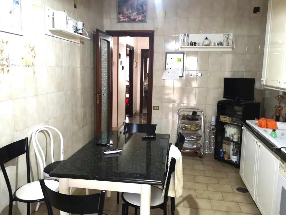 Appartamento via M.R. Imbriani tre vani e box · foto 8
