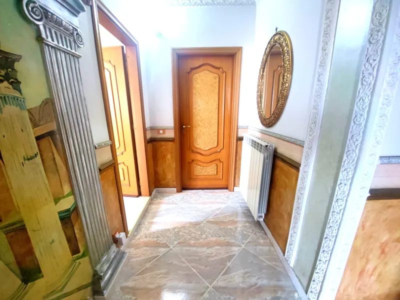 Ampio appartamento con terrazzo · foto 2