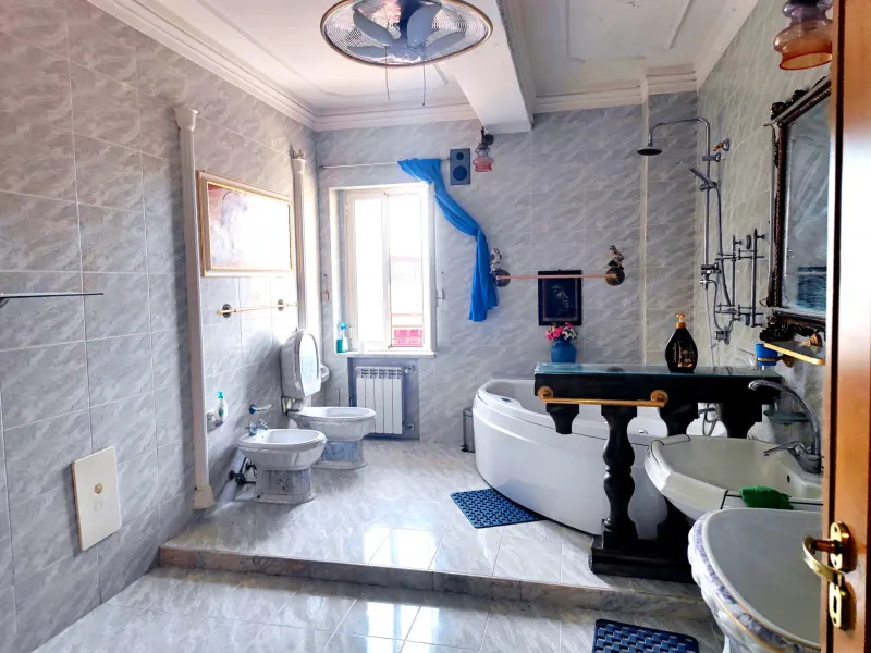 Ampio appartamento con terrazzo · foto 5
