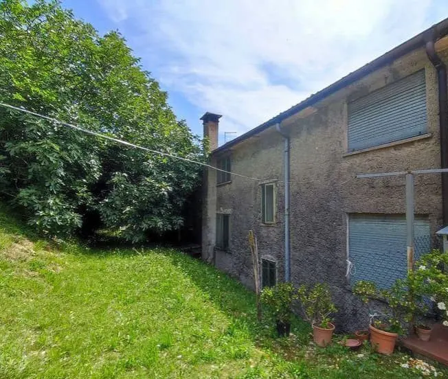 PORZIONE DI CASA CON ANNESSI ADIACENTI · foto 4